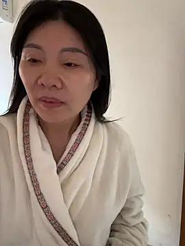 Snapshot of xiiuuff18 chatting on March 28, 2026, 12:44 am xiiuuff18 online show from March 28, 2026, 12:44 am