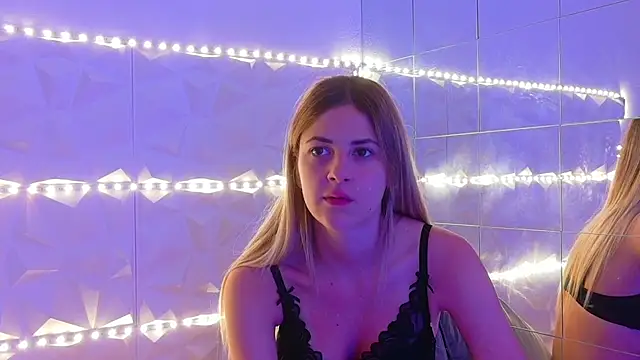 Aishha  online show from September 25, 2025, 5:13 am