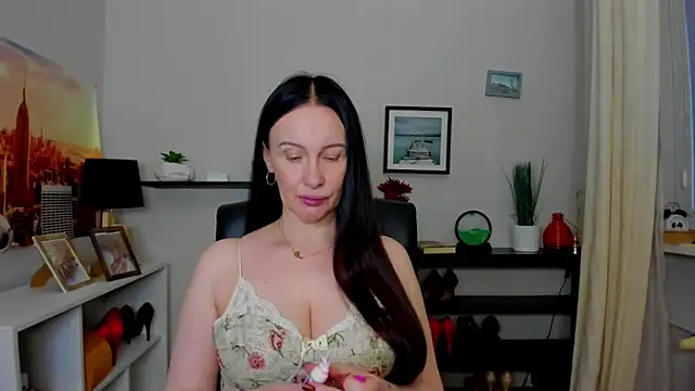 Velvet Jasmine online show from October 22, 2025, 5:29 am