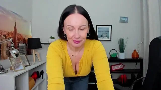 Velvet Jasmine online show from October 9, 2025, 5:41 am