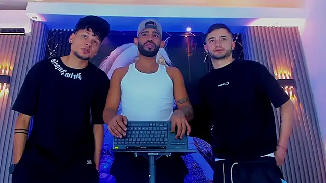 Snapshot of Extreme_boys2 chatting on September 10, 2025, 4:11 am Extreme boys2 online show from September 10, 2025, 4:11 am