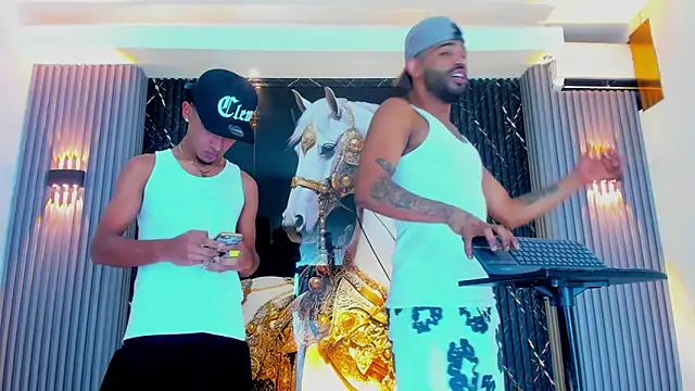 Snapshot of Extreme_boys2 chatting on November 6, 2025, 3:54 am Extreme boys2 online show from November 6, 2025, 3:54 am