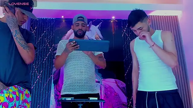 Snapshot of Extreme_boys2 chatting on September 9, 2025, 4:22 am Extreme boys2 online show from September 9, 2025, 4:22 am