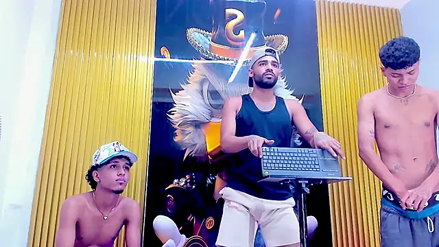 Snapshot of Extreme_boys2 chatting on October 10, 2025, 3:35 pm Extreme boys2 online show from October 10, 2025, 3:35 pm