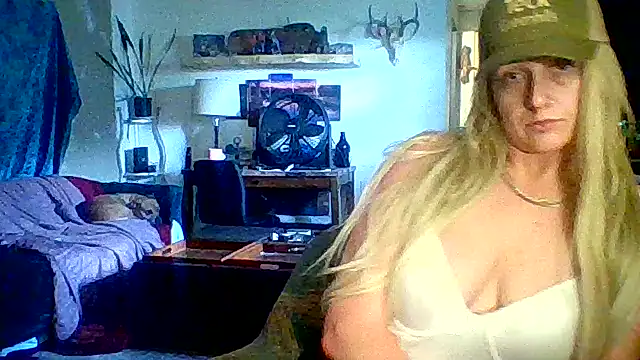 cutiekayls online show from June 22, 2026, 9:01 pm