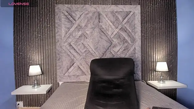Stefannyevans  online show from May 12, 2026, 1:06 pm