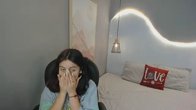 Julieth brown  online show from November 20, 2025, 6:41 pm