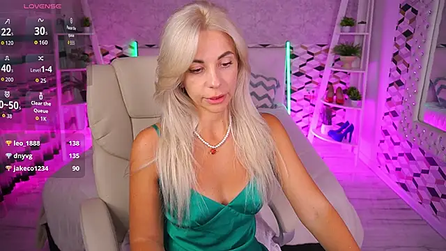 BellaRayyy online show from June 22, 2026, 3:47 am
