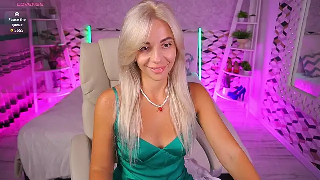 BellaRayyy online show from June 21, 2026, 8:14 pm