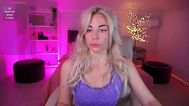 BellaRayyy online show from April 28, 2026, 5:56 am