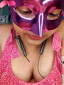 mimi87hoty online show from February 13, 2026, 5:57 pm