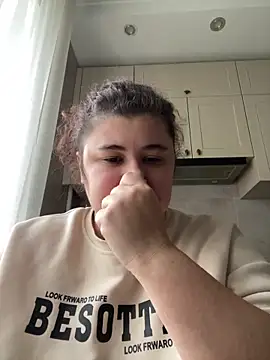 Snapshot of AliceCurlyX chatting on February 17, 2026, 9:06 am AliceCurlyX online show from February 17, 2026, 9:06 am