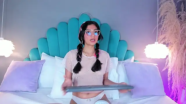 AlassiaHocthner online show from October 9, 2025, 11:44 am