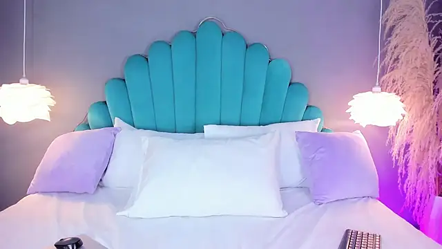 AlassiaHocthner online show from October 17, 2025, 11:45 am