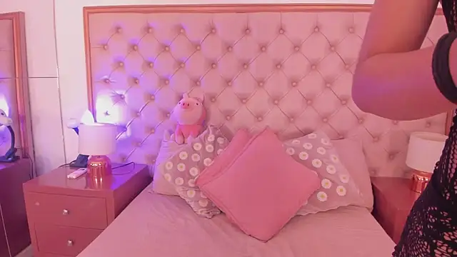 sweetabbey online show from October 28, 2025, 2:23 am