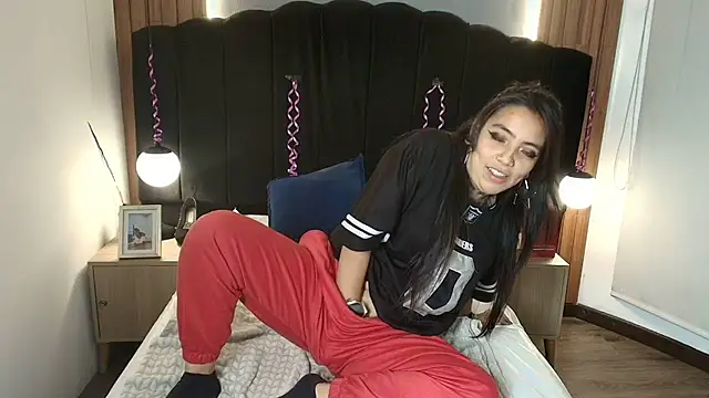 LiaMonroee  online show from April 5, 2026, 12:01 pm