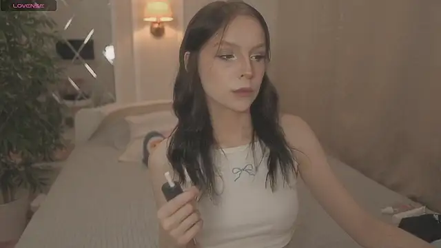 claire bennett online show from September 13, 2025, 10:54 pm