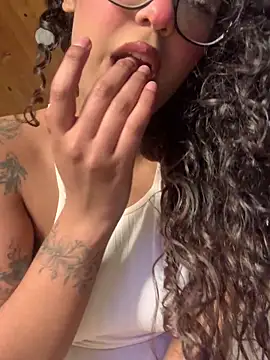 Snapshot of caritobeachdh chatting on December 18, 2025, 5:45 am caritobeachdh online show from December 18, 2025, 5:45 am