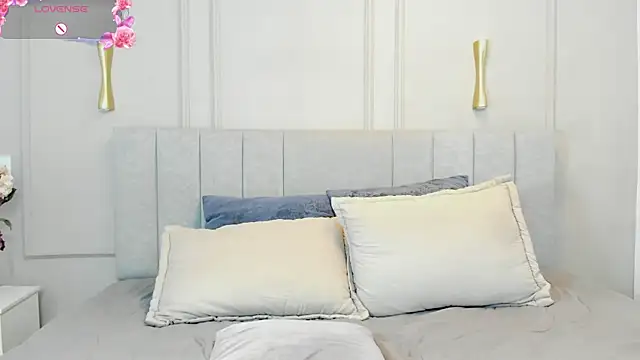 victoria bourne online show from November 4, 2025, 7:06 pm