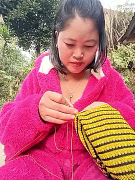 maycuc123 online show from December 17, 2025, 2:05 am