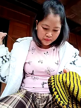 maycuc123 online show from January 7, 2026, 1:32 am