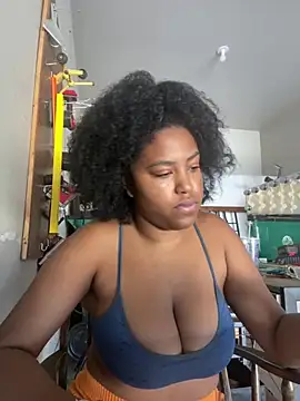princesslivv online show from July 27, 2026, 10:17 pm