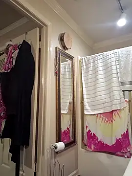 Snapshot of mresquared chatting on February 24, 2026, 10:21 pm mresquared online show from February 24, 2026, 10:21 pm