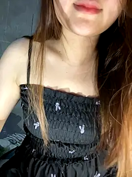 Hinne07 online show from October 13, 2025, 3:46 pm