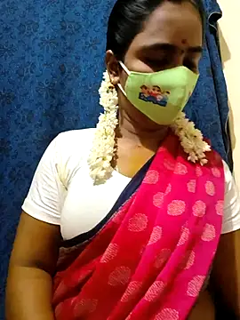 mini-queen online show from November 11, 2025, 1:28 pm