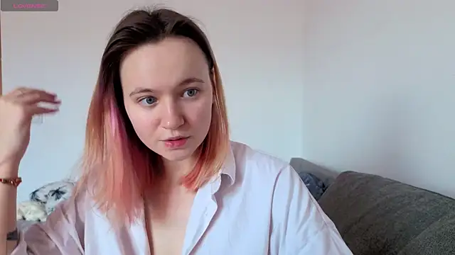 Snapshot of Ericha_Stone chatting on May 4, 2026, 8:17 am Ericha Stone online show from May 4, 2026, 8:17 am