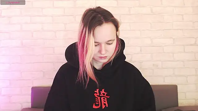 Ericha Stone online show from March 18, 2026, 1:31 am