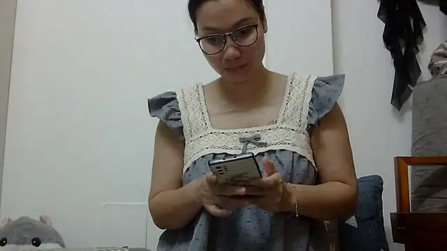 Snapshot of Kiko_sunflower chatting on May 26, 2026, 5:27 am Kiko sunflower online show from May 26, 2026, 5:27 am