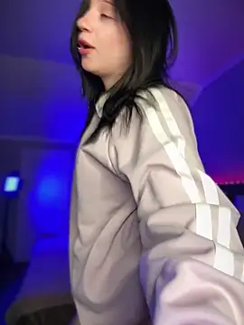 YourLittleDevil online show from April 14, 2026, 5:23 am