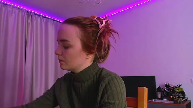 JanetShy online show from November 4, 2025, 7:01 am