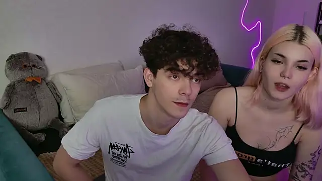 Snapshot of Alice18James chatting on September 25, 2025, 6:41 am Alice18James online show from September 25, 2025, 6:41 am