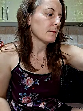 Fluturas2 online show from November 18, 2025, 10:13 pm