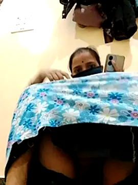 Snapshot of malteejat chatting on October 31, 2025, 2:13 pm malteejat online show from October 31, 2025, 2:13 pm