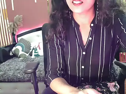 Snapshot of shaalu_sharma chatting on October 21, 2025, 6:02 am shaalu sharma online show from October 21, 2025, 6:02 am