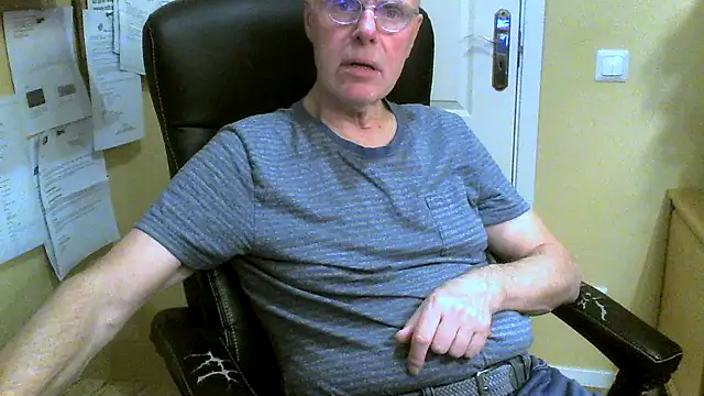 Snapshot of Klipparn chatting on January 8, 2026, 6:58 pm Klipparn online show from January 8, 2026, 6:58 pm