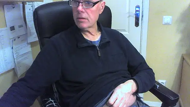 Snapshot of Klipparn chatting on January 11, 2026, 5:53 pm Klipparn online show from January 11, 2026, 5:53 pm