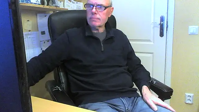 Snapshot of Klipparn chatting on January 12, 2026, 2:13 pm Klipparn online show from January 12, 2026, 2:13 pm