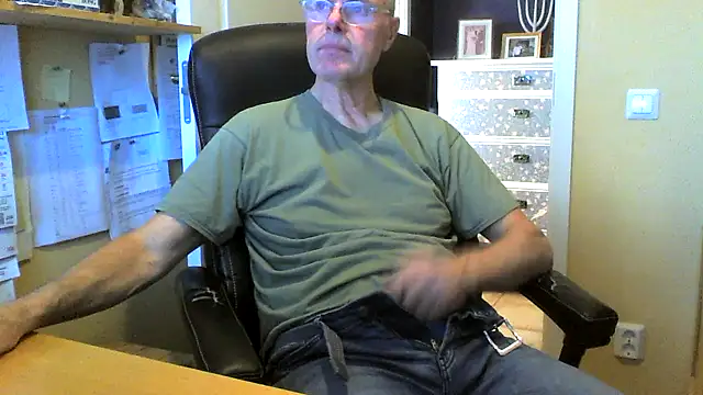 Snapshot of Klipparn chatting on December 23, 2025, 9:30 am Klipparn online show from December 23, 2025, 9:30 am