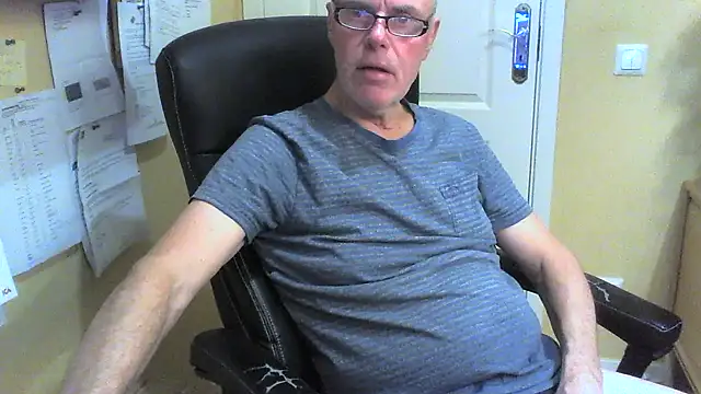 Snapshot of Klipparn chatting on January 5, 2026, 8:45 pm Klipparn online show from January 5, 2026, 8:45 pm