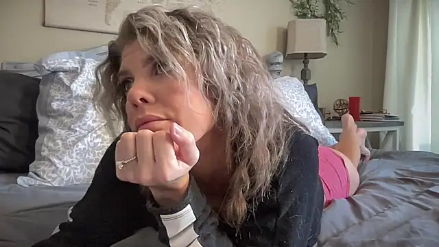 ErinDraven23 online show from October 7, 2025, 4:52 pm