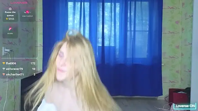 HelenMartines online show from June 3, 2026, 2:33 pm