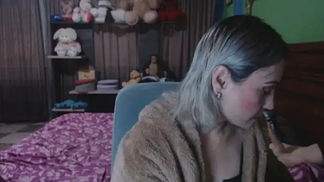  Charlize theron  online show from November 21, 2025, 10:53 pm