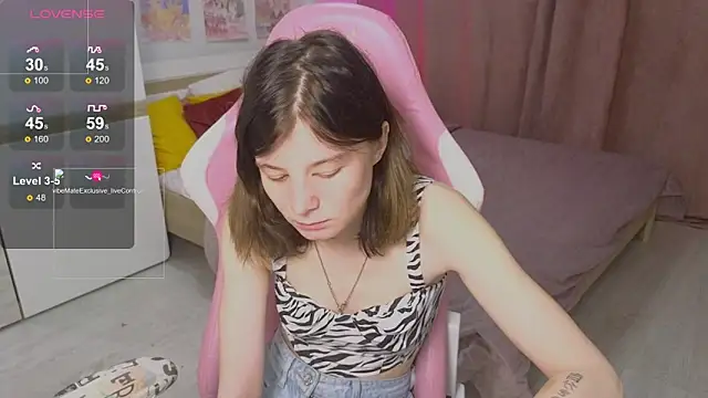 Snapshot of EllinEverly chatting on June 10, 2026, 9:16 pm EllinEverly online show from June 10, 2026, 9:16 pm