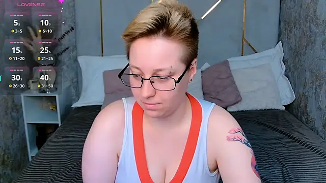 Snapshot of AlexandraGreen chatting on October 10, 2025, 9:04 pm AlexandraGreen online show from October 10, 2025, 9:04 pm