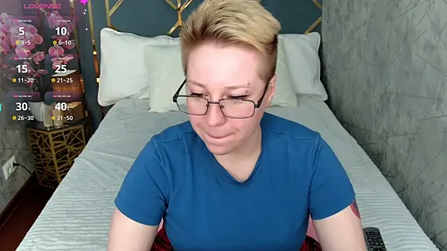 Snapshot of AlexandraGreen chatting on October 2, 2025, 10:02 pm AlexandraGreen online show from October 2, 2025, 10:02 pm