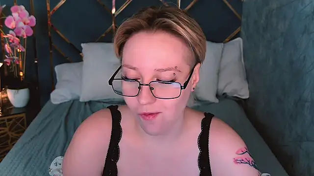 AlexandraGreen online show from April 3, 2026, 9:32 pm